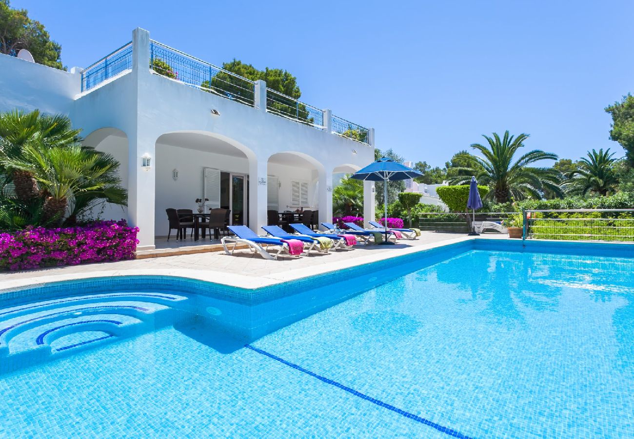 Villa in Cala d'Or - Villa Caram with Private Pool