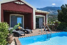 Villa in Trapezaki - Trapezaki Bay Cottage with Private Pool