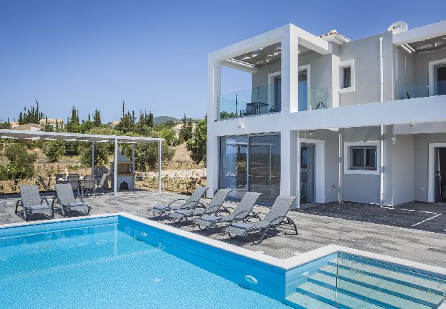 Villa in Trapezaki - Villa Paige with Private Pool