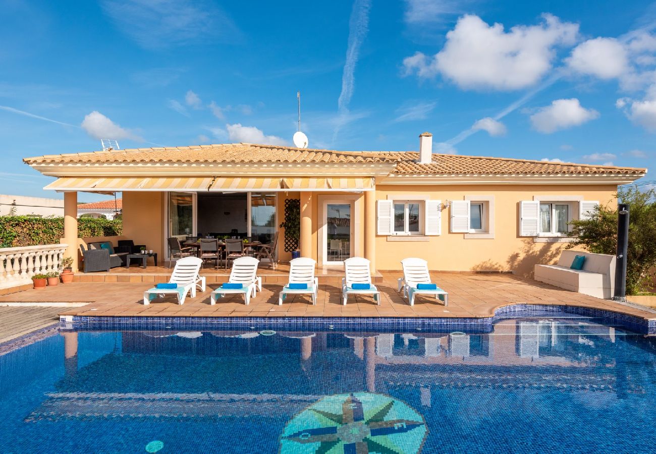 Villa in Punta Prima - Villa Dori with Private Pool