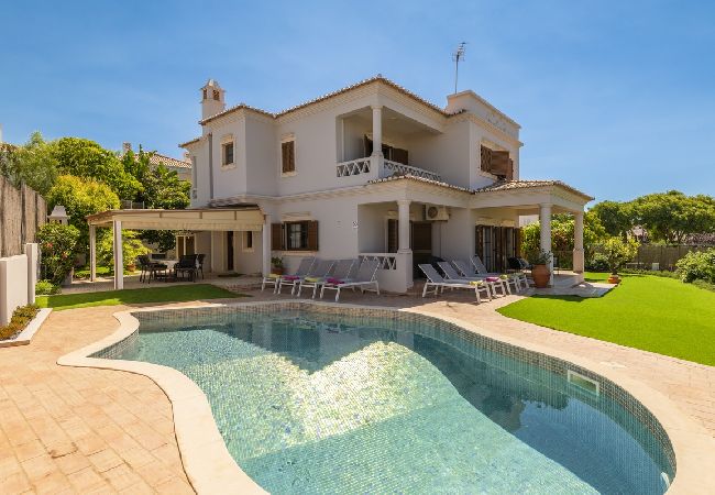 Villa in Albufeira - Villa Mangas with Private Pool