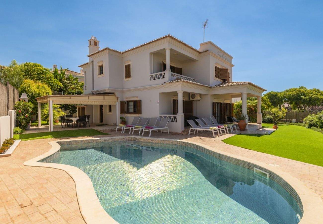 Villa in Albufeira - Villa Mangas with Private Pool
