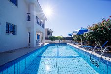 Villa in Coral Bay - Villa Thalia with Private Pool