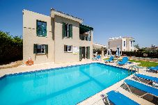 Villa in Coral Bay - Villa Cleo with Private Pool