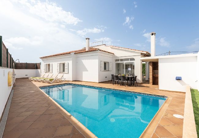Villa in Es Mercadal - Villa Evelyn with Private Pool