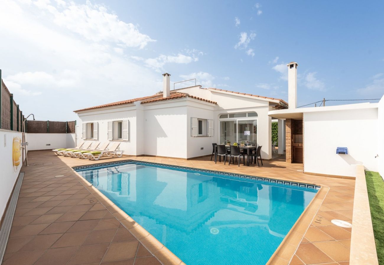 Villa in Es Mercadal - Villa Evelyn with Private Pool