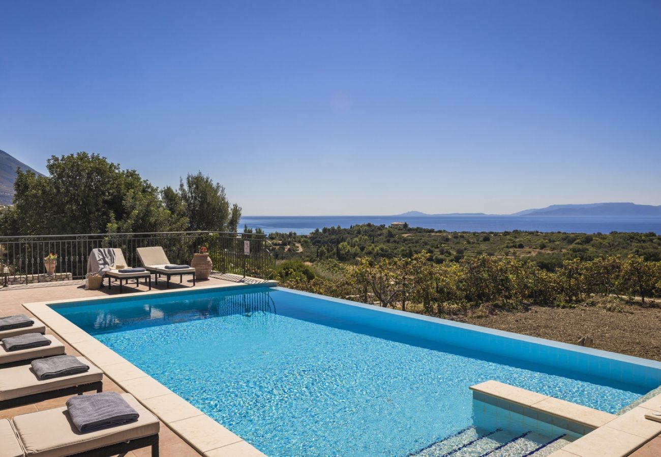 Villa in Trapezaki - Villa Stamo with Private Pool