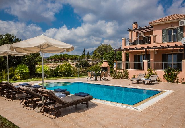 Villa in Trapezaki - Athina Rose with Private Pool
