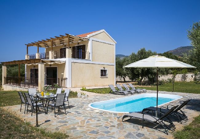 Villa in Trapezaki - Villa Karavias with Private Pool