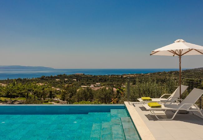 Villa in Trapezaki - Villa Zephyrus with Private Pool