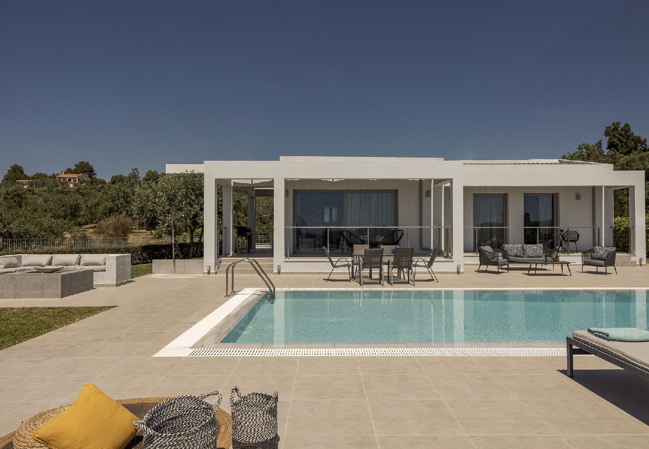 Villa in Svoronata - Villa Romeo with Private Pool
