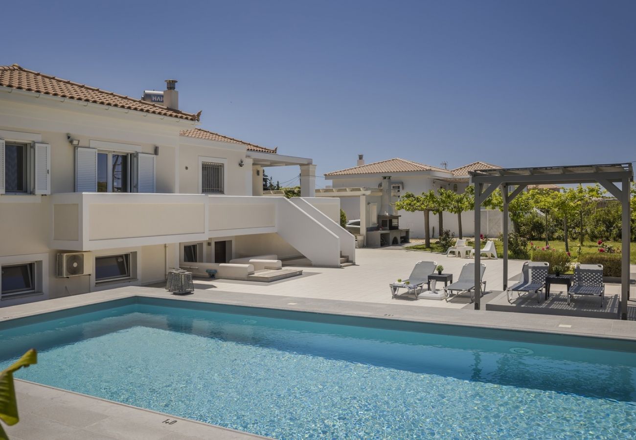 Villa in Svoronata - Ai Helis Beach House with Private Pool