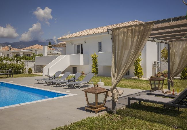 Villa in Svoronata - Ai Helis Summer House with Private Pool